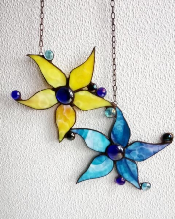 Lilled helme kaunistustega