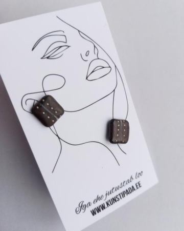 Kõrvarõngad matid mustad