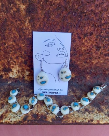 Kõrvarõngad ja käevõru