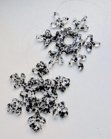 Jäälilled, musta täpilised